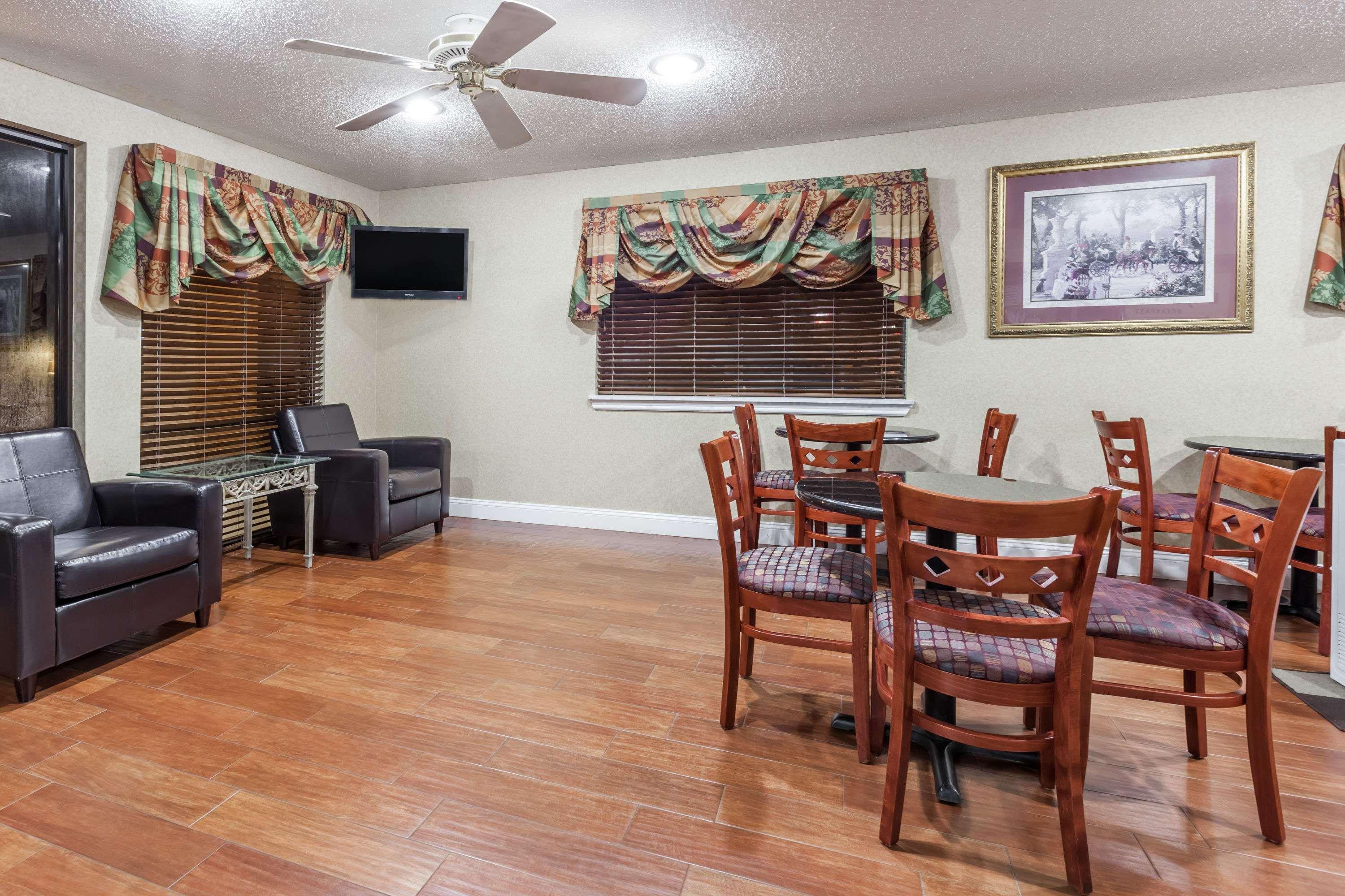 Days Inn By Wyndham Ruston La Esterno foto