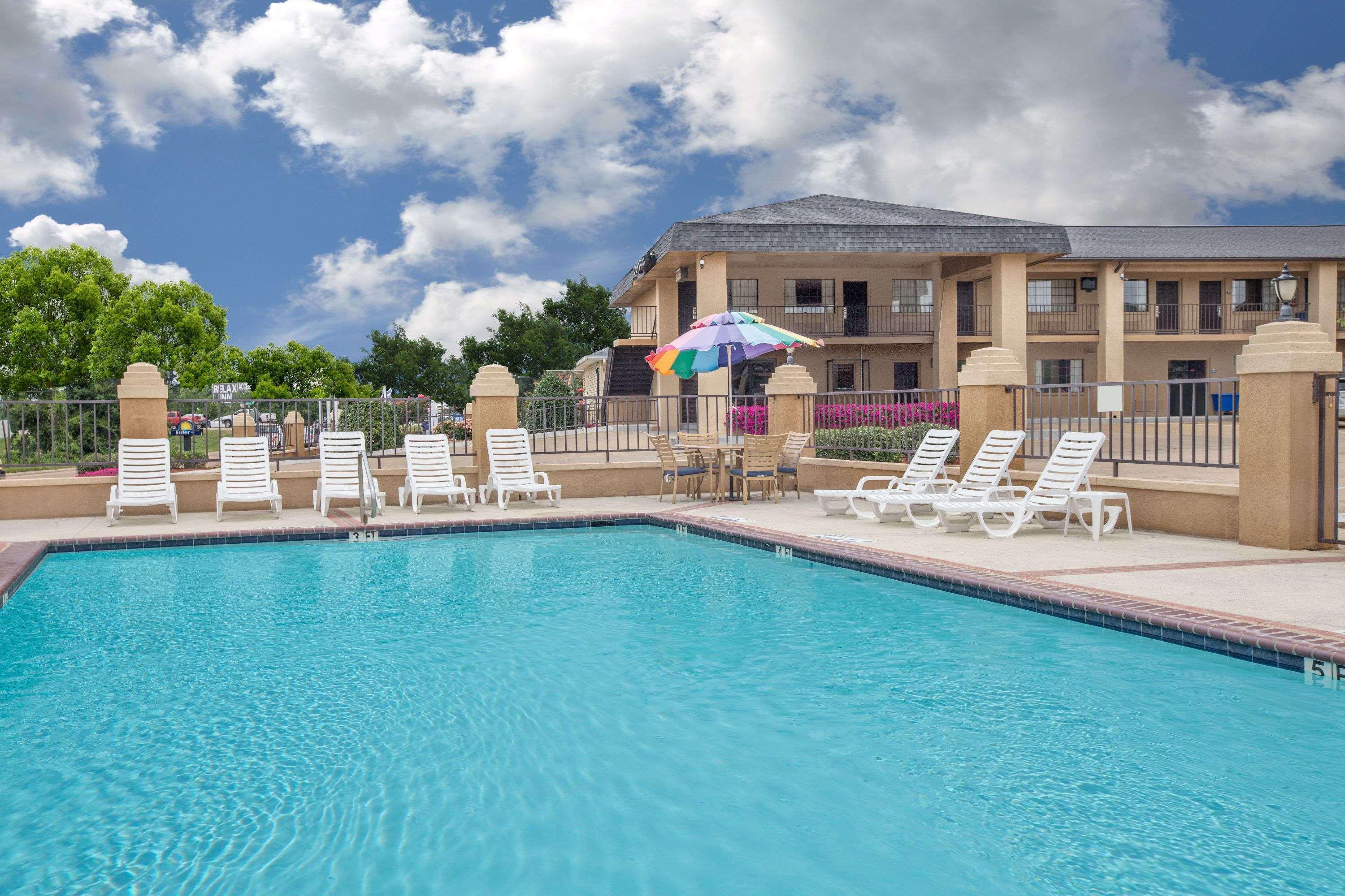 Days Inn By Wyndham Ruston La Esterno foto