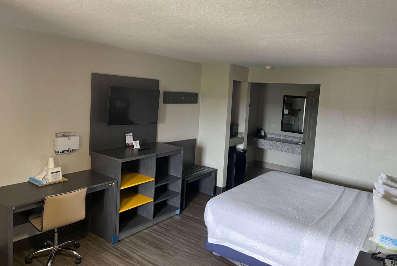 Days Inn By Wyndham Ruston La Esterno foto