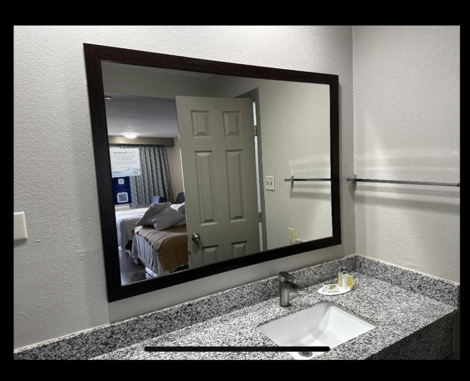 Days Inn By Wyndham Ruston La Esterno foto