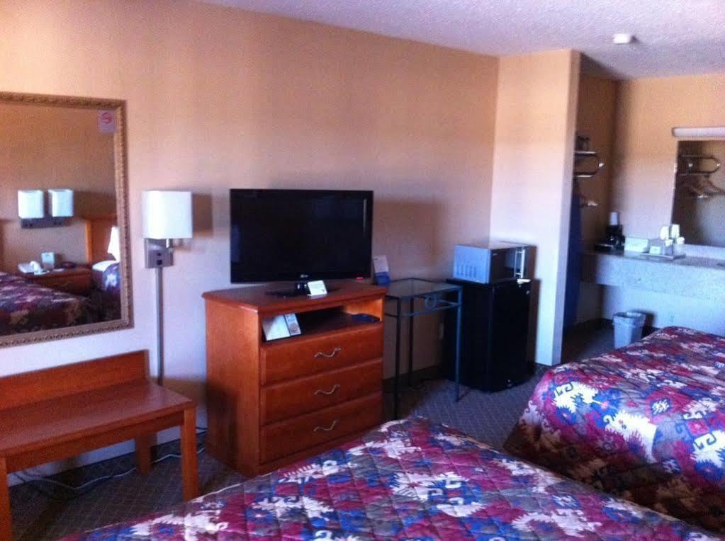 Days Inn By Wyndham Ruston La Esterno foto