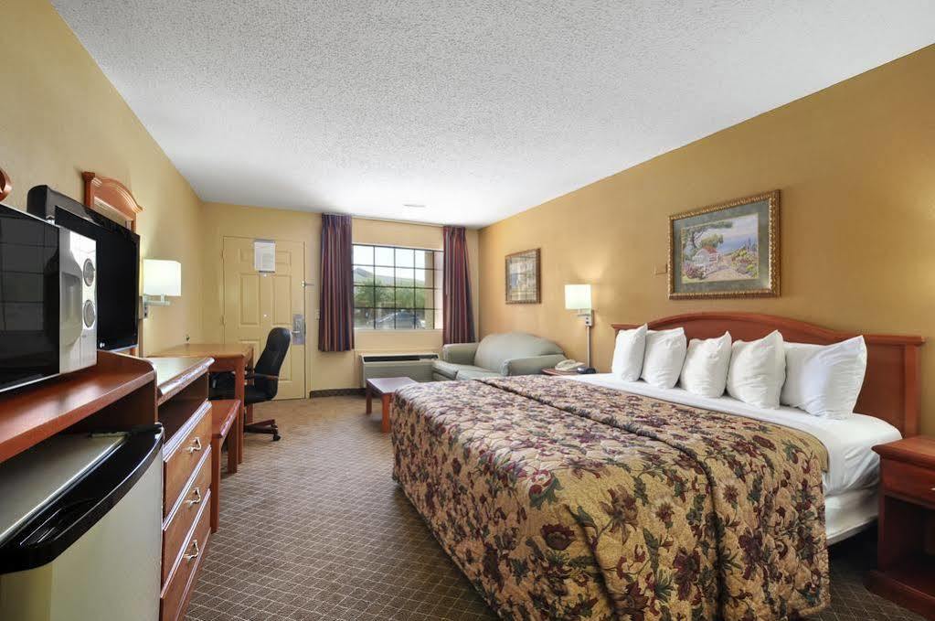 Days Inn By Wyndham Ruston La Esterno foto